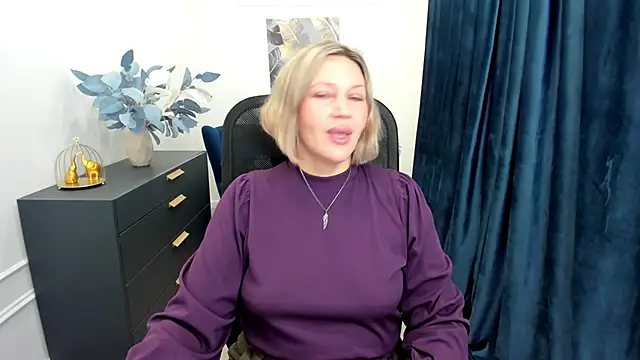 Snapshot of NinaStarle chatting on October 11, 4:44 am NinaStarle online show from October 11, 4:44 am