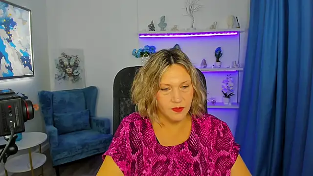 Snapshot of NinaStarle chatting on November 9, 4:44 am NinaStarle online show from November 9, 4:44 am