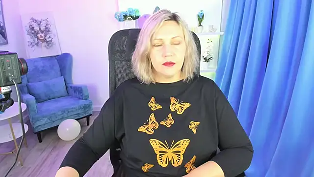 Snapshot of NinaStarle chatting on December 1, 4:39 am NinaStarle online show from December 1, 4:39 am