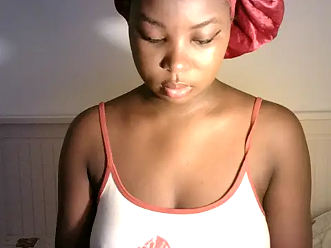 Snapshot of zoe215 chatting on June 30, 10:27 am zoe215 online show from June 30, 10:27 am