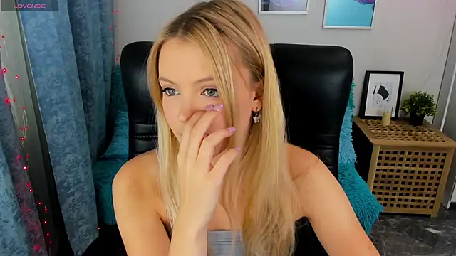 Snapshot of KatherineePierce chatting on September 25, 12:42 pm KatherineePierce online show from September 25, 12:42 pm