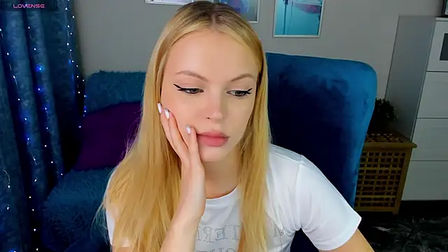 Snapshot of KatherineePierce chatting on November 30, 1:04 pm KatherineePierce online show from November 30, 1:04 pm