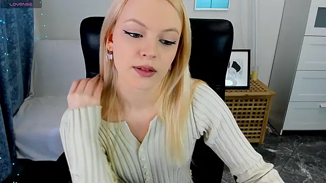 KatherineePierce online show from April 12, 2:00 pm