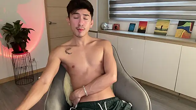 Snapshot of sweettaaron01 chatting on October 9, 5:55 pm sweettaaron01 online show from October 9, 5:55 pm