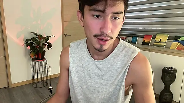 Snapshot of sweettaaron01 chatting on October 29, 6:09 pm sweettaaron01 online show from October 29, 6:09 pm