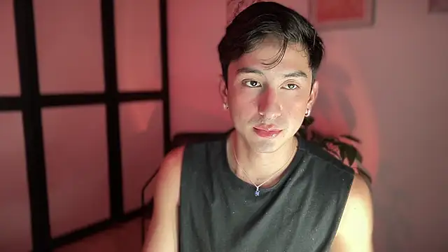 sweettaaron01 online show from April 22, 12:02 am