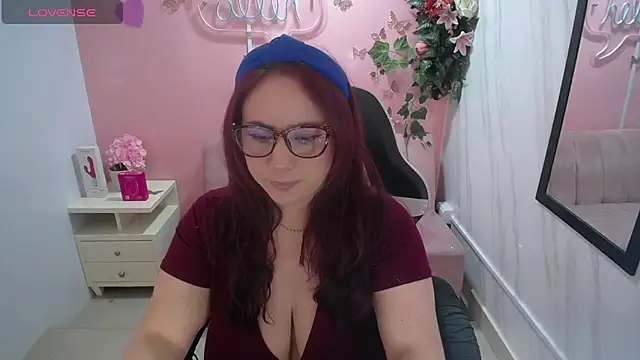 Snapshot of bellatrix_ch chatting on June 25, 12:53 pm bellatrix ch online show from June 25, 12:53 pm