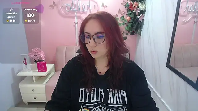 Snapshot of bellatrix_ch chatting on July 30, 12:59 pm bellatrix ch online show from July 30, 12:59 pm