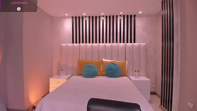 Snapshot of IsabellaMoreau chatting on October 15, 7:36 pm IsabellaMoreau online show from October 15, 7:36 pm