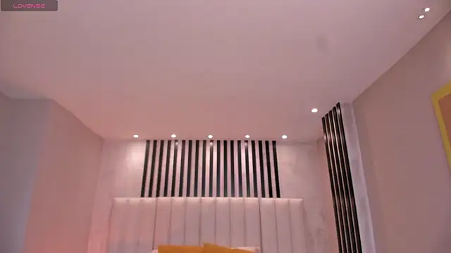 Snapshot of IsabellaMoreau chatting on October 18, 9:04 pm IsabellaMoreau online show from October 18, 9:04 pm