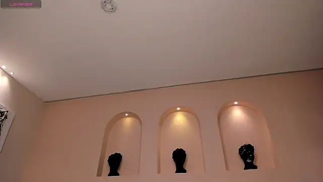 Snapshot of IsabellaMoreau chatting on October 24, 8:27 pm IsabellaMoreau online show from October 24, 8:27 pm