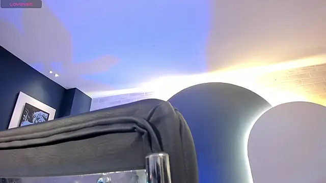 Snapshot of IsabellaMoreau chatting on October 27, 8:13 pm IsabellaMoreau online show from October 27, 8:13 pm