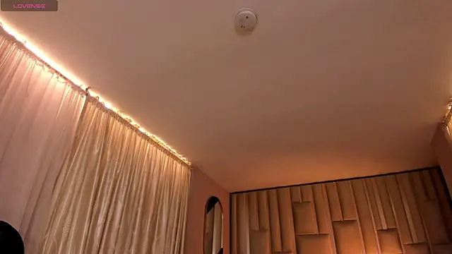 Snapshot of IsabellaMoreau chatting on November 5, 7:36 pm IsabellaMoreau online show from November 5, 7:36 pm