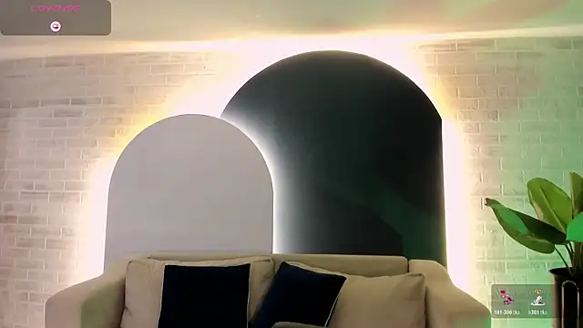 Snapshot of IsabellaMoreau chatting on December 13, 7:53 pm IsabellaMoreau online show from December 13, 7:53 pm