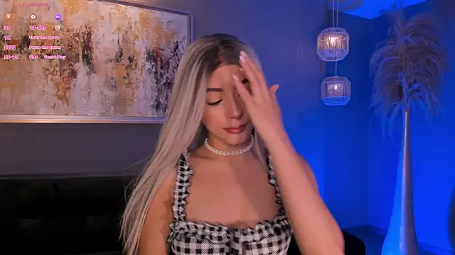 Snapshot of IsabellaMoreau chatting on February 15, 7:10 pm IsabellaMoreau online show from February 15, 7:10 pm