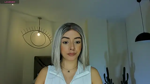 Snapshot of IsabellaMoreau chatting on February 22, 5:44 pm IsabellaMoreau online show from February 22, 5:44 pm