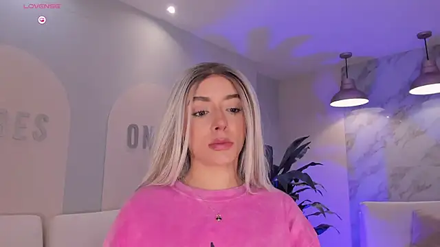 Snapshot of IsabellaMoreau chatting on February 27, 8:53 pm IsabellaMoreau online show from February 27, 8:53 pm