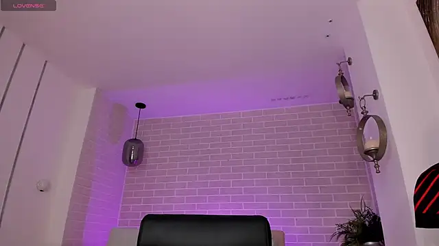 IsabellaMoreau online show from May 2, 8:03 pm