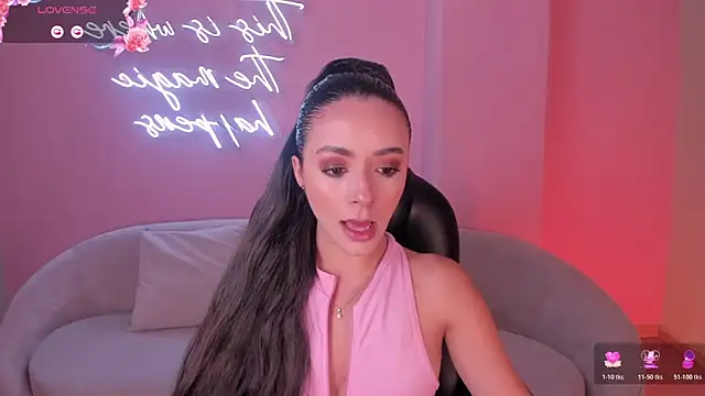 IsabellaMoreau online show from August 7, 8:11 pm