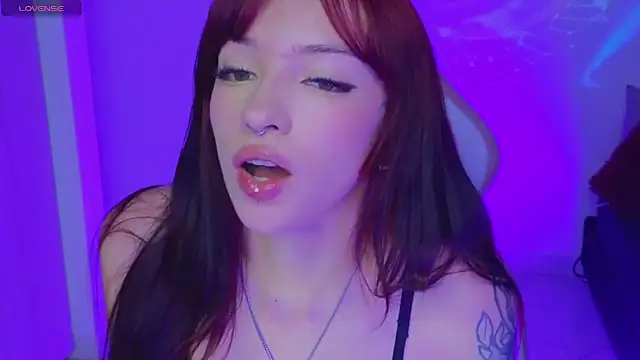 Snapshot of Moonlightt_21 chatting on December 18, 6:36 pm Moonlightt 21 online show from December 18, 6:36 pm