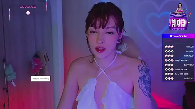 Snapshot of Moonlightt_21 chatting on January 18, 9:18 pm Moonlightt 21 online show from January 18, 9:18 pm