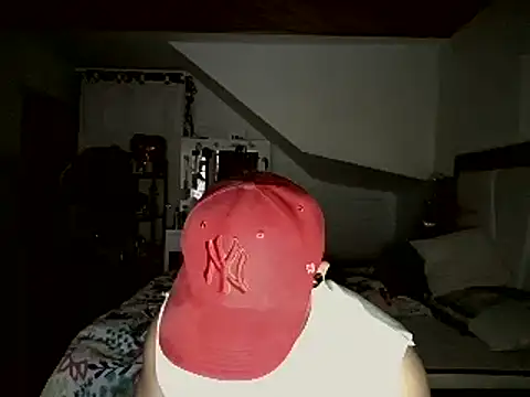 Snapshot of Andres_177 chatting on April 14, 12:05 am Andres 177 online show from April 14, 12:05 am