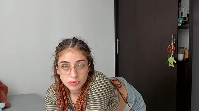 Snapshot of star_shooting8 chatting on September 10, 8:09 pm star shooting8 online show from September 10, 8:09 pm