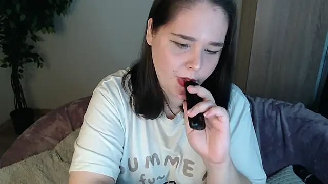 IvyLebelly online show from October 4, 8:01 am