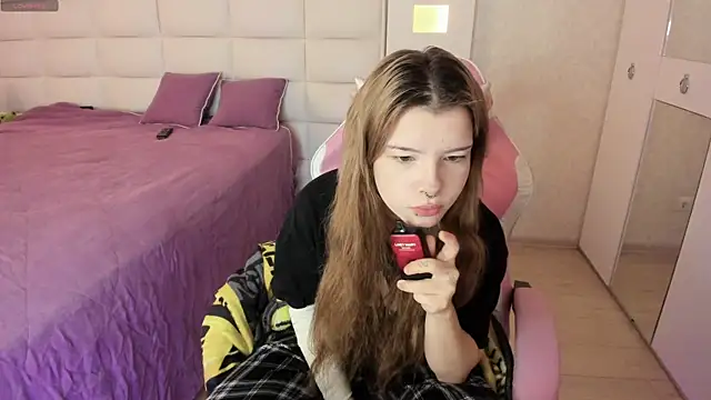Cuddly Kitten online show from November 20, 7:19 am