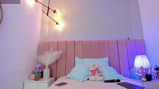 Snapshot of Alisson_Owen chatting on November 28, 4:15 am Alisson Owen online show from November 28, 4:15 am