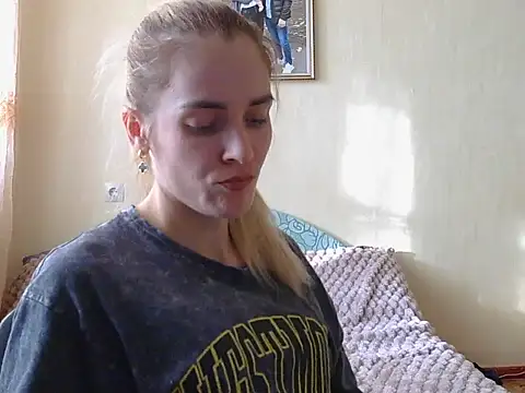 Snapshot of JayeTyler chatting on December 17, 7:58 am JayeTyler online show from December 17, 7:58 am