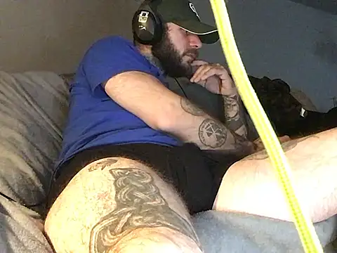 Snapshot of BlueCollarTattoos chatting on April 7, 7:53 am BlueCollarTattoos online show from April 7, 7:53 am