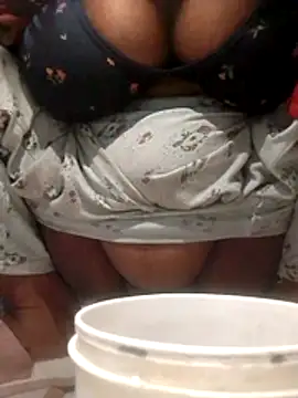 Dassing strip couple online show from June 9, 7:03 pm