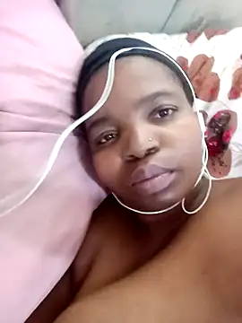 Snapshot of ShySexyBaddiexx chatting on November 6, 9:21 am ShySexyBaddiexx online show from November 6, 9:21 am