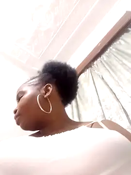 Snapshot of ShySexyBaddiexx chatting on November 6, 10:43 pm ShySexyBaddiexx online show from November 6, 10:43 pm