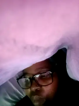 Snapshot of ShySexyBaddiexx chatting on November 10, 1:32 pm ShySexyBaddiexx online show from November 10, 1:32 pm