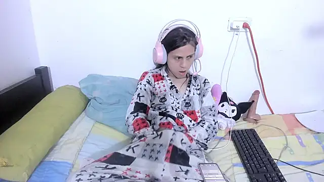 Snapshot of Petite-Goth chatting on November 14, 11:24 pm Petite-Goth online show from November 14, 11:24 pm