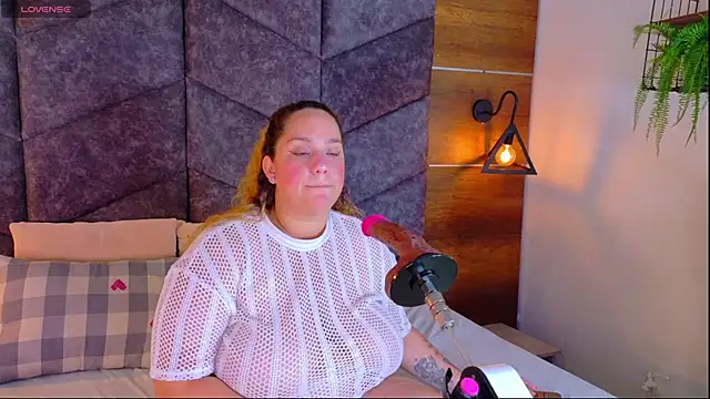 Snapshot of JenaCooper_ chatting on June 4, 3:12 am JenaCooper online show from June 4, 3:12 am