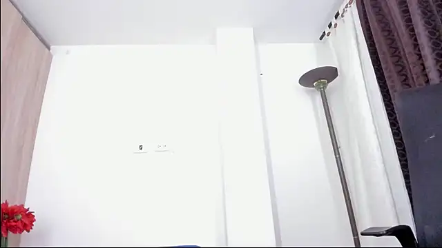 miaroberts69 online show from June 5, 6:52 am