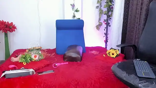 miaroberts69 online show from July 29, 12:09 am