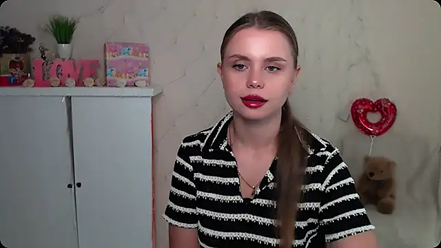 Snapshot of OceanicDawn chatting on September 11, 7:19 am OceanicDawn online show from September 11, 7:19 am