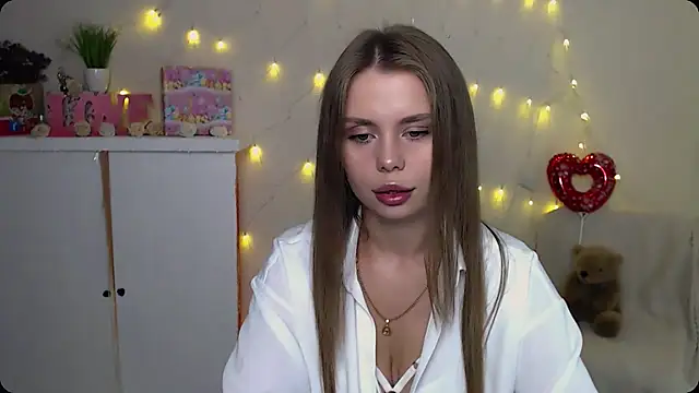 Snapshot of OceanicDawn chatting on September 13, 6:35 am OceanicDawn online show from September 13, 6:35 am