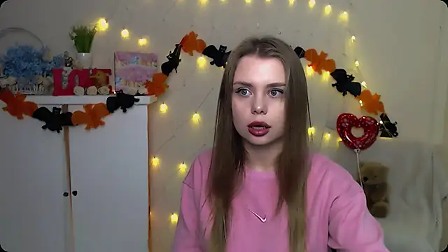 Snapshot of OceanicDawn chatting on October 8, 5:27 am OceanicDawn online show from October 8, 5:27 am