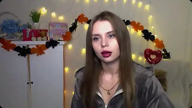 Snapshot of OceanicDawn chatting on October 9, 5:49 am OceanicDawn online show from October 9, 5:49 am