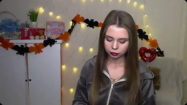 Snapshot of OceanicDawn chatting on October 15, 5:40 am OceanicDawn online show from October 15, 5:40 am