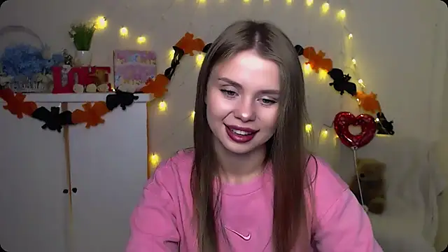 Snapshot of OceanicDawn chatting on October 17, 5:21 am OceanicDawn online show from October 17, 5:21 am