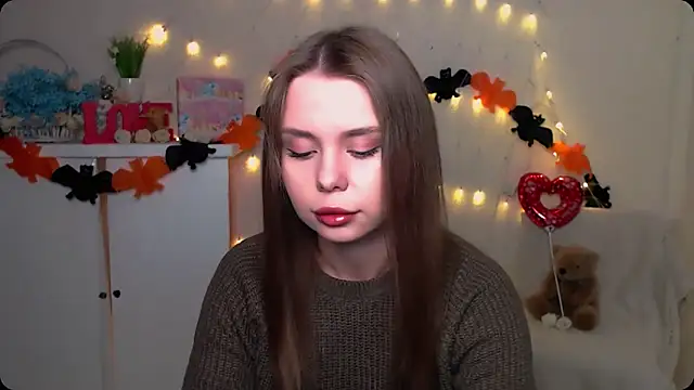 Snapshot of OceanicDawn chatting on October 19, 6:36 am OceanicDawn online show from October 19, 6:36 am