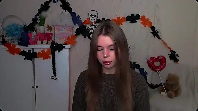 Snapshot of OceanicDawn chatting on November 4, 6:45 am OceanicDawn online show from November 4, 6:45 am