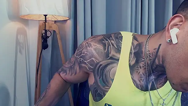 Snapshot of Shane_Clay chatting on September 19, 10:32 pm Shane Clay online show from September 19, 10:32 pm