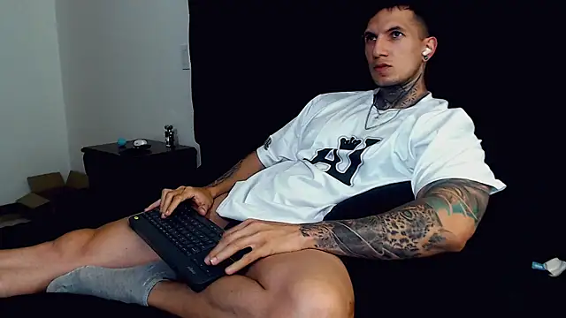 Snapshot of Shane_Clay chatting on September 25, 9:18 pm Shane Clay online show from September 25, 9:18 pm